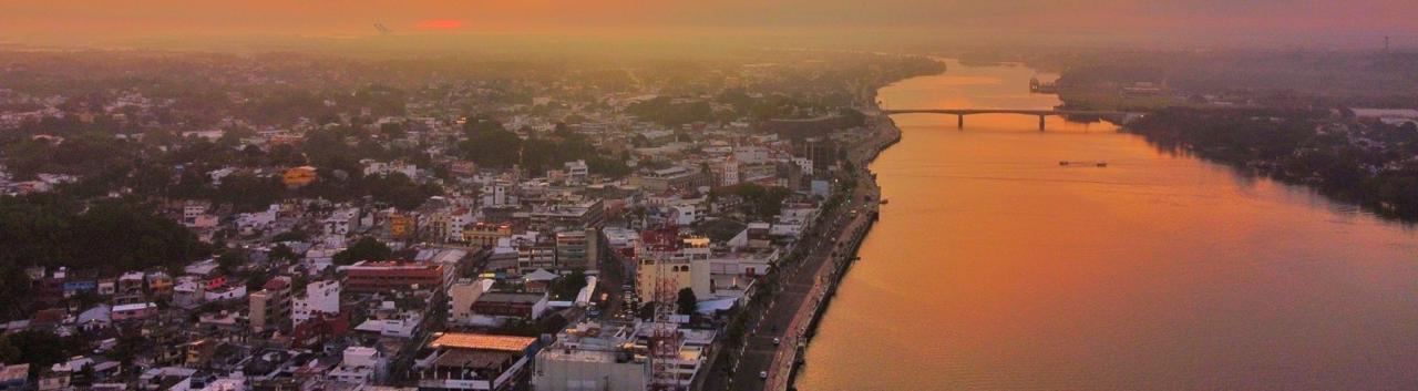 Ciudad de Tuxpan junto al río